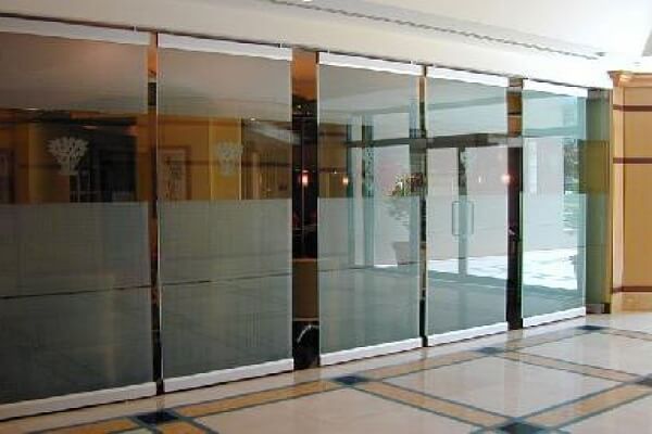 Những điều cần biết về cửa kính cường lực đẩy ngang 2 Kinh Cuong Luc Day Ngang 1