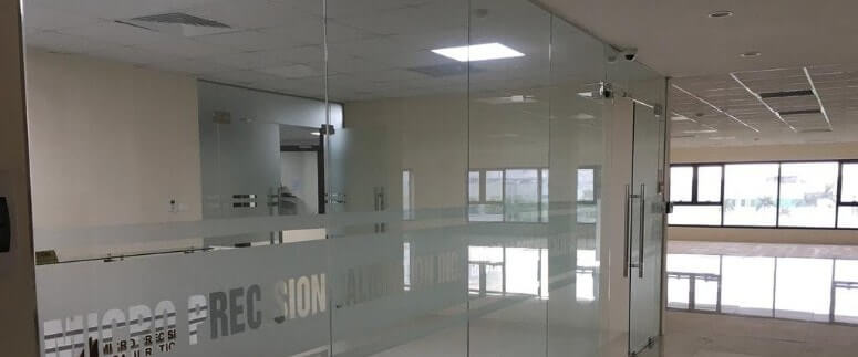 Cửa kính – điểm nhấn cho công trình của bạn 1 Cửa kính cường lực văn phòng
