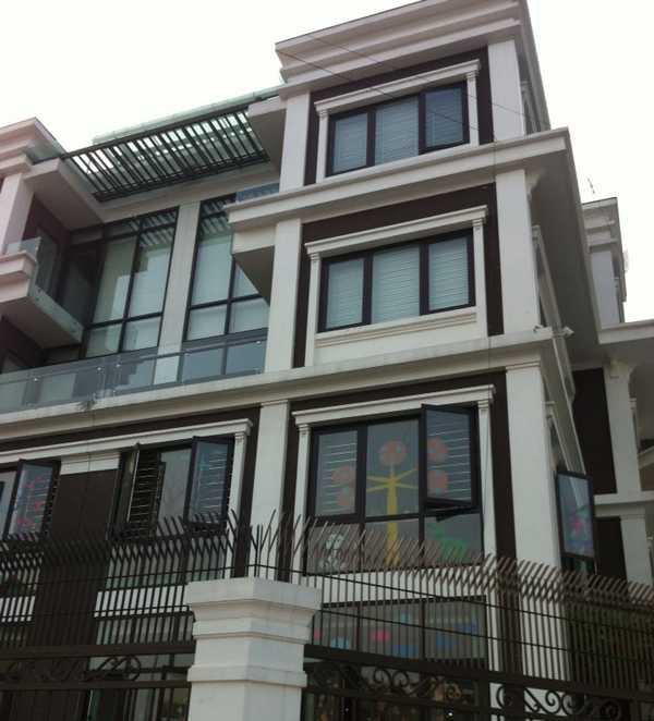 Chọn hệ cửa nhôm cho biệt thự hiện đại 2 He Cua Nhom Cho Biet Thu Hien Dai 1