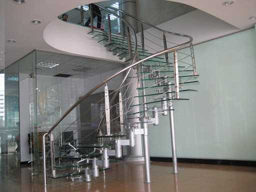 40 Thiết kế cầu thang kính cho nhà biệt thự siêu đẹp 11 Cau Thang Kinh Dep 13
