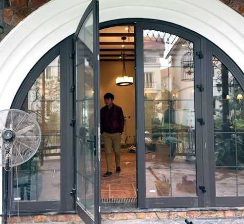 Top 30 mẫu cửa vòm nhôm kính độc đáo cho ngôi nhà hiện đại 9 Cua Vom Nhom Kinh 9